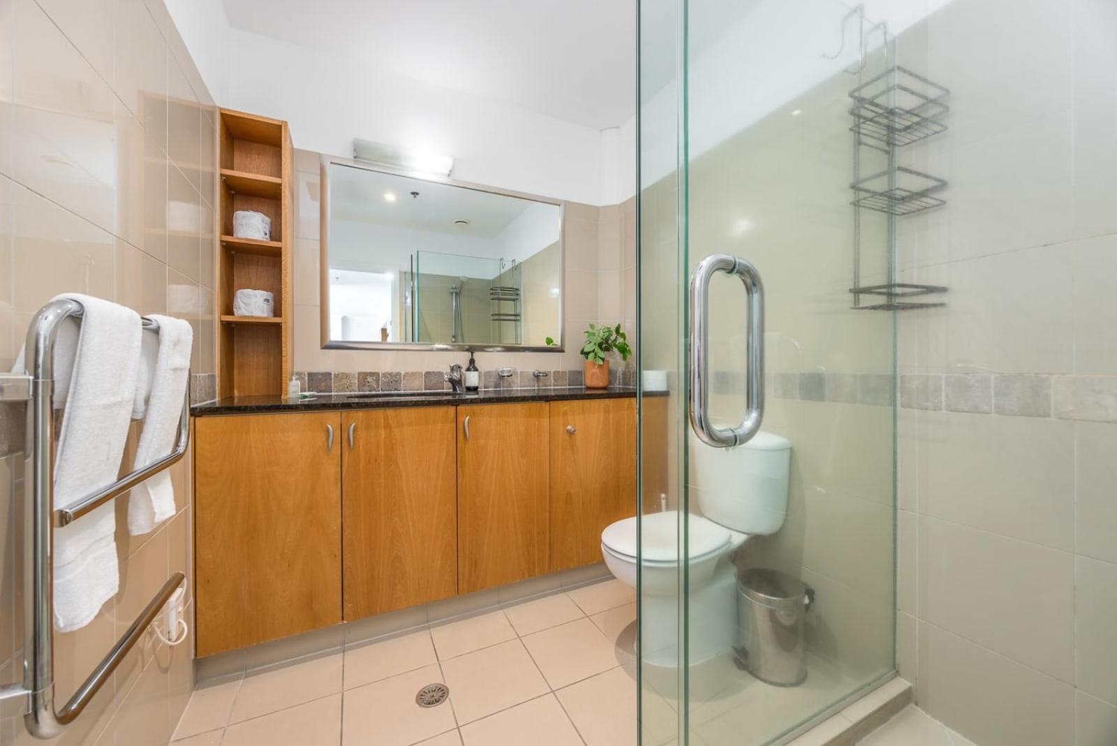 Beautiful Renovated 2 X Bdrm,Perfect Location Apartment Auckland Bagian luar foto