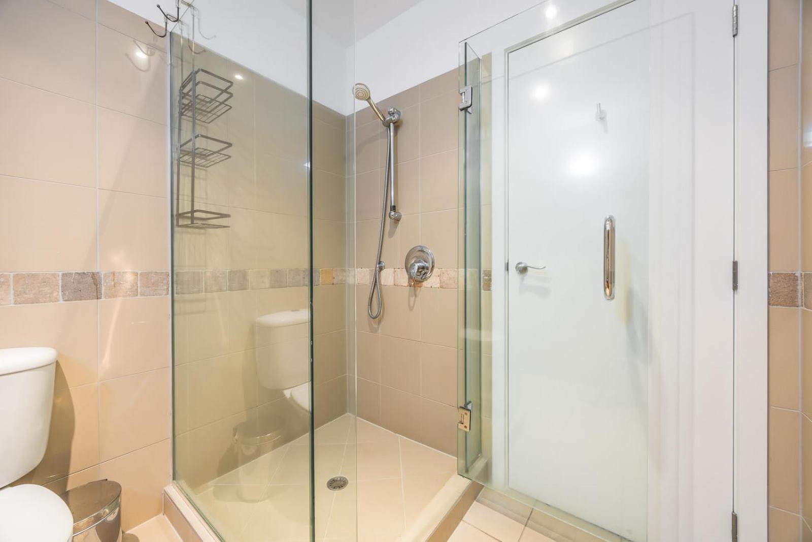 Beautiful Renovated 2 X Bdrm,Perfect Location Apartment Auckland Bagian luar foto
