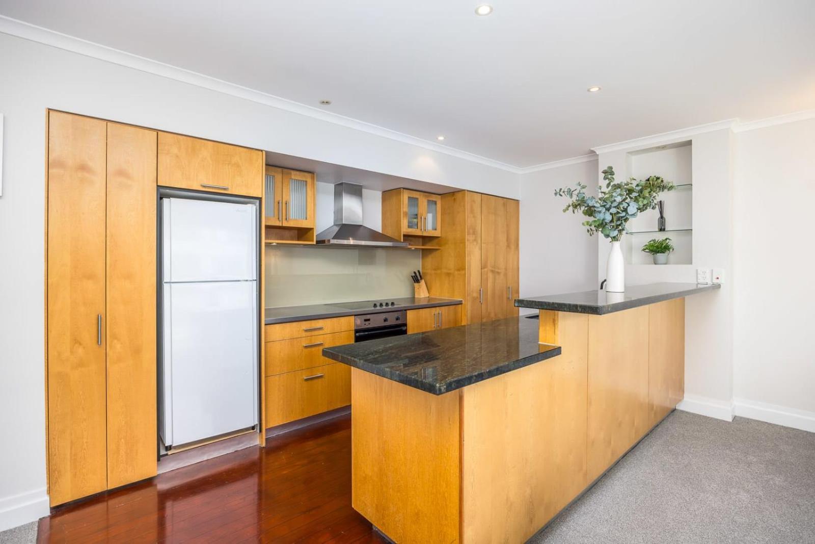 Beautiful Renovated 2 X Bdrm,Perfect Location Apartment Auckland Bagian luar foto