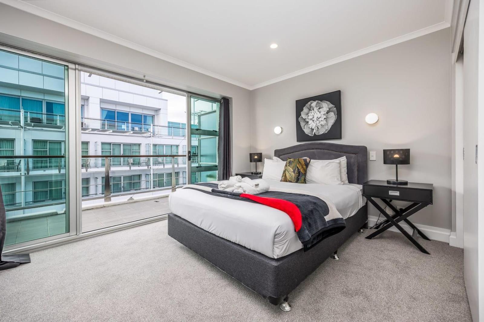 Beautiful Renovated 2 X Bdrm,Perfect Location Apartment Auckland Bagian luar foto