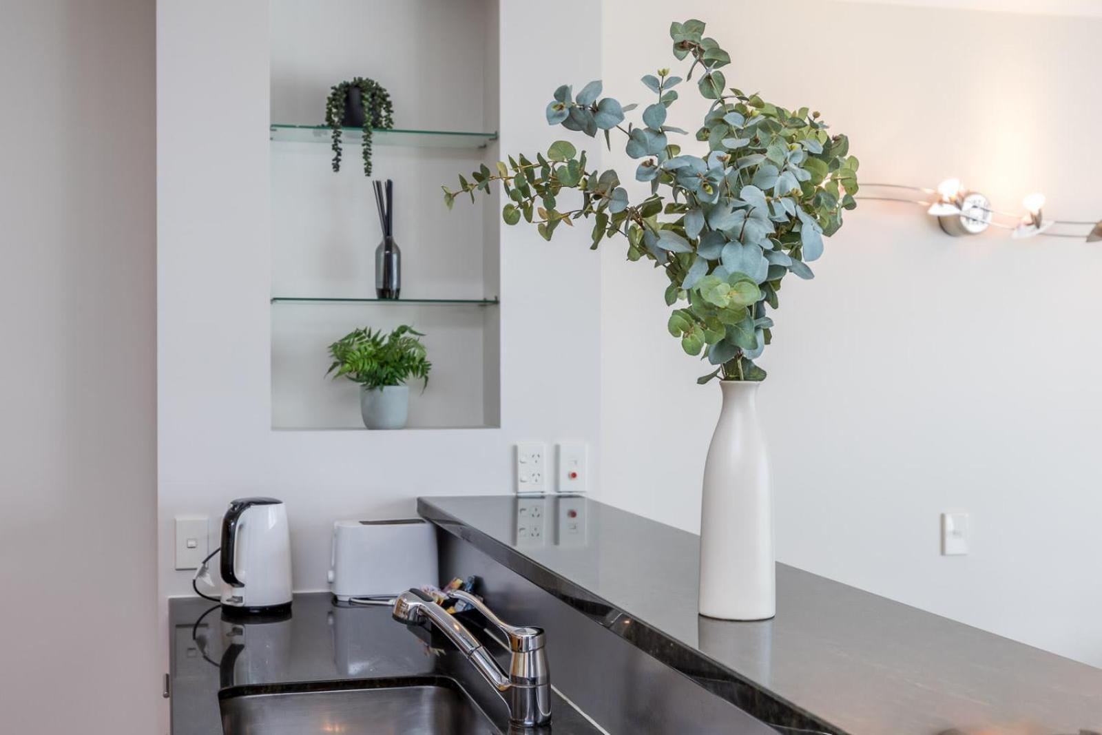 Beautiful Renovated 2 X Bdrm,Perfect Location Apartment Auckland Bagian luar foto