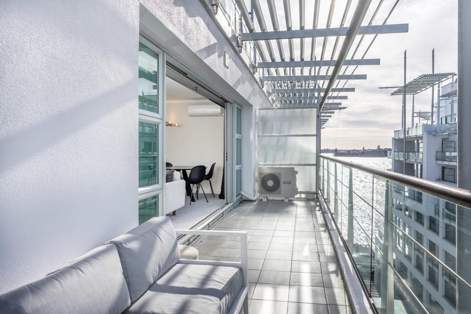 Beautiful Renovated 2 X Bdrm,Perfect Location Apartment Auckland Bagian luar foto