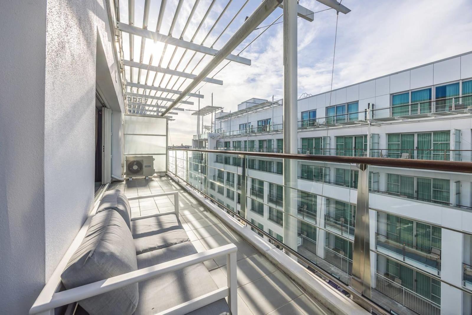 Beautiful Renovated 2 X Bdrm,Perfect Location Apartment Auckland Bagian luar foto