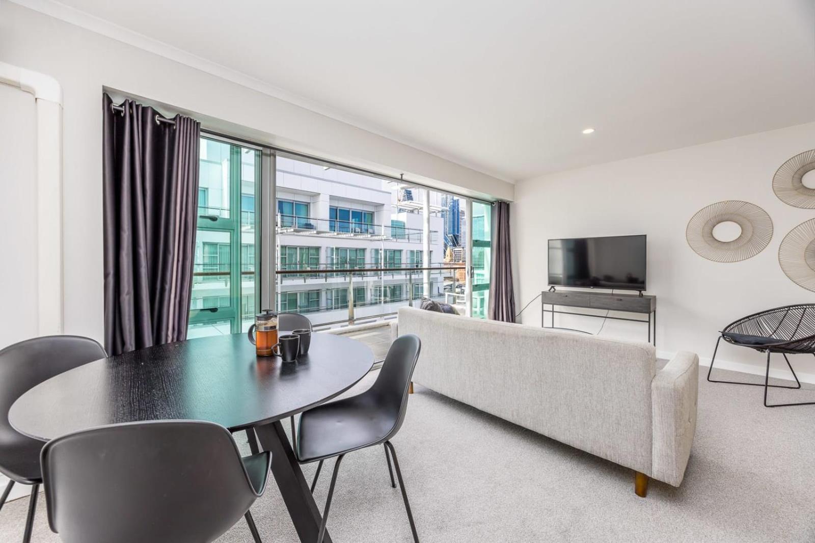 Beautiful Renovated 2 X Bdrm,Perfect Location Apartment Auckland Bagian luar foto
